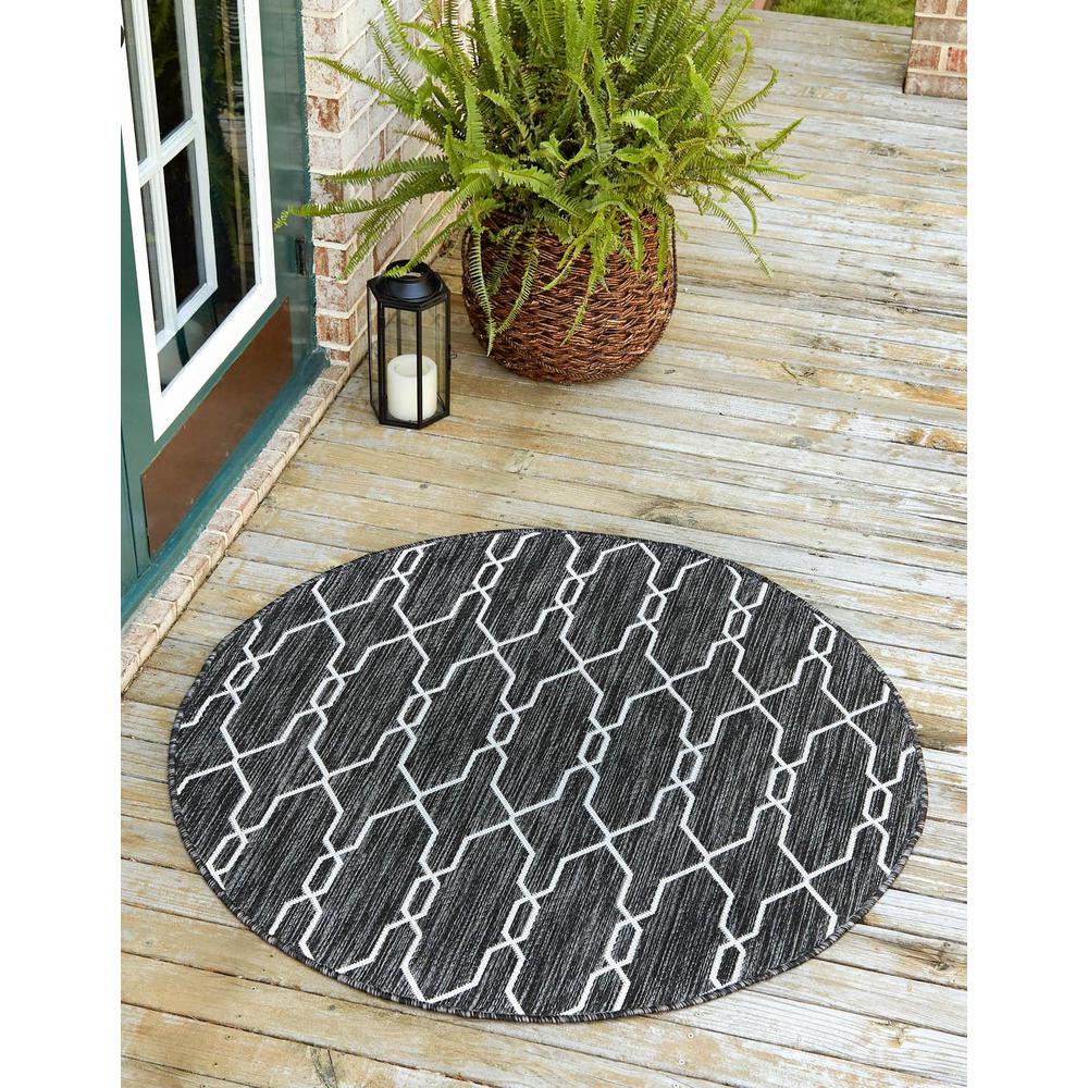 Outdoor Links Trellis Rug, Charcoal/Ivory (4' 0 x 4' 0). Picture 1