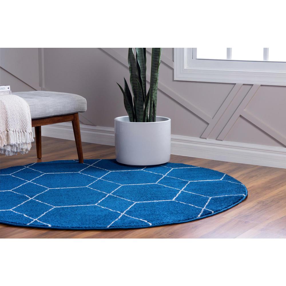 Unique Loom 6 Ft Round Rug in Navy Blue (3151585). Picture 3