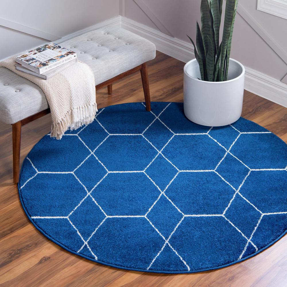 Unique Loom 6 Ft Round Rug in Navy Blue (3151585). Picture 2