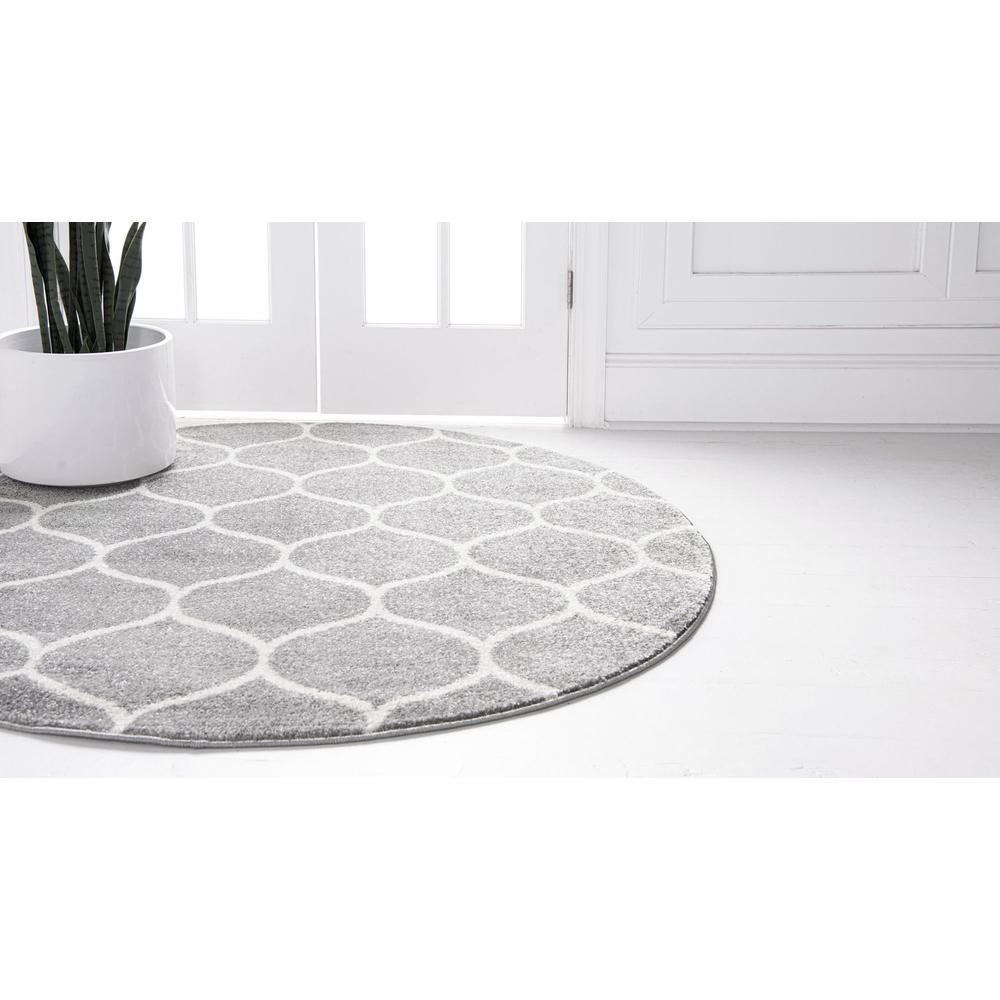 Unique Loom 7 Ft Round Rug in Light Gray (3151569). Picture 3