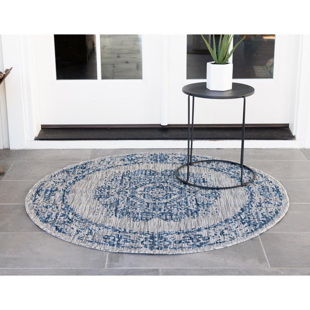 Unique Loom 5 Ft Round Rug in Blue (3159589). Picture 3