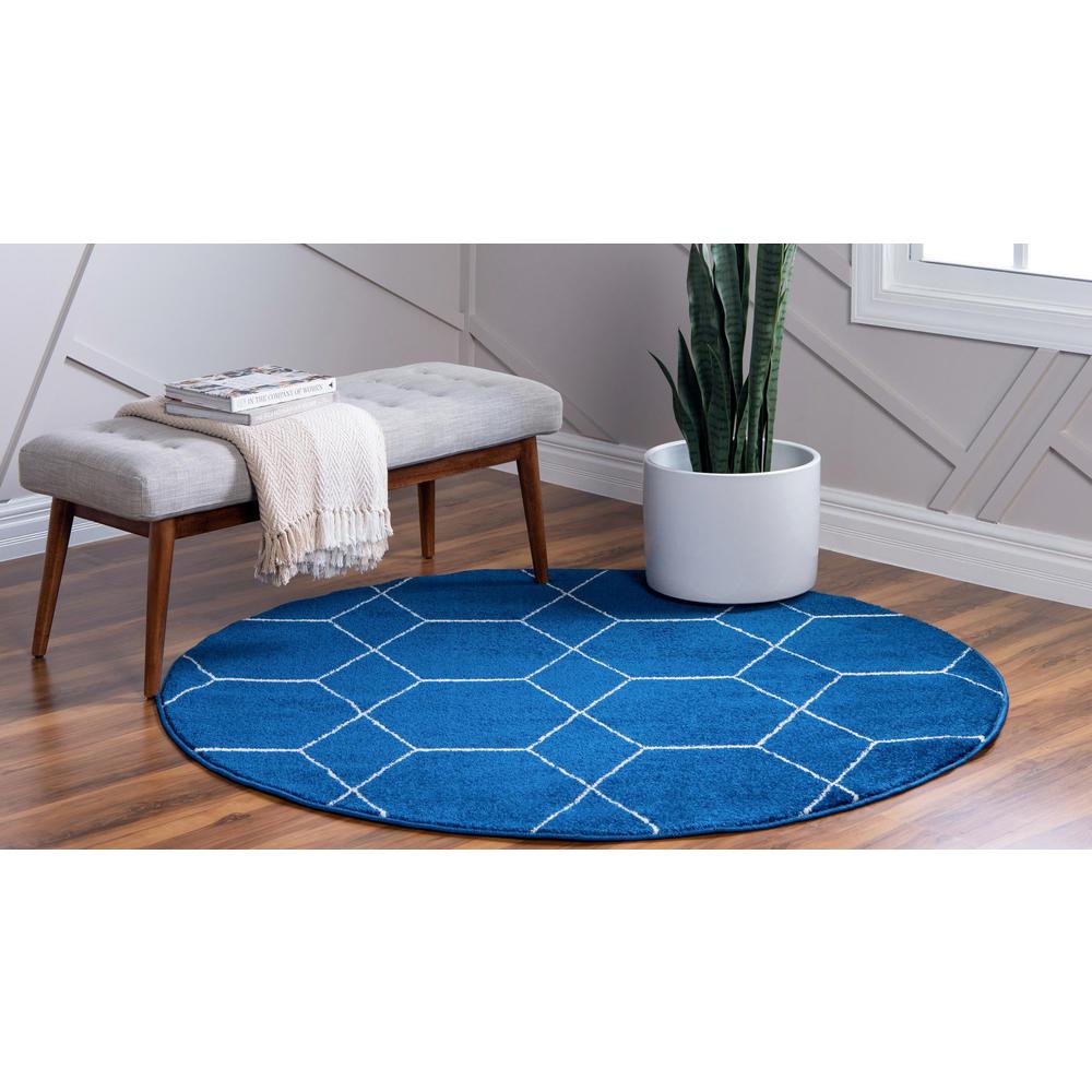 Unique Loom 6 Ft Round Rug in Navy Blue (3151585). Picture 4