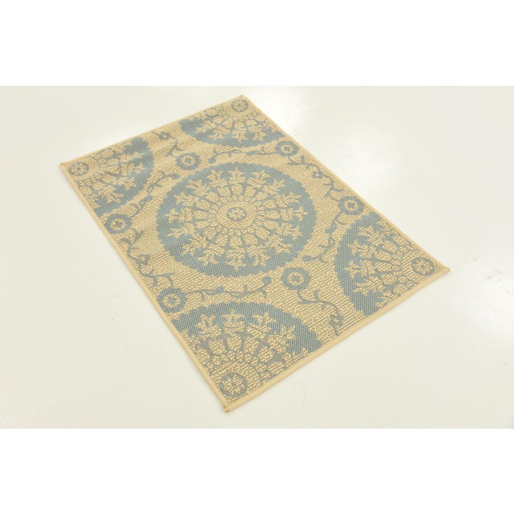 Outdoor Medallion Rug, Light Blue (2' 2 x 3' 0). Picture 3