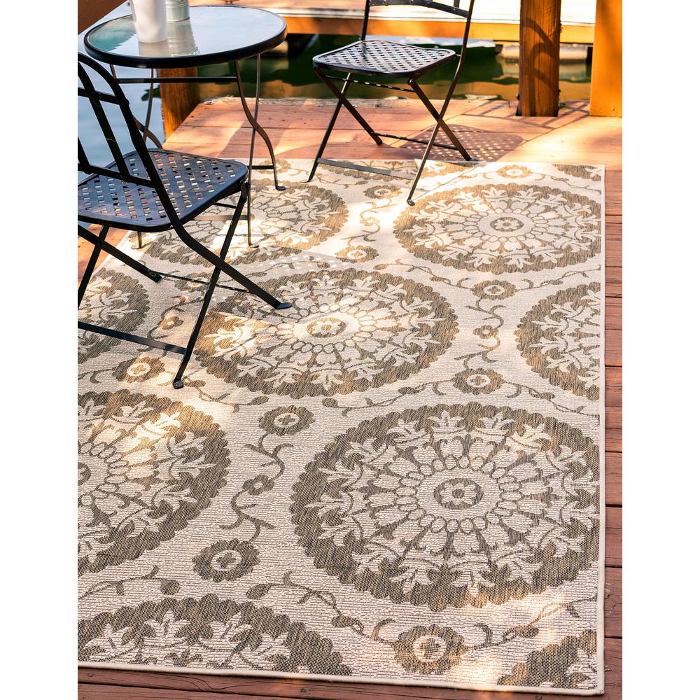 Outdoor Medallion Rug, Brown (5' 3 x 8' 0). Picture 2