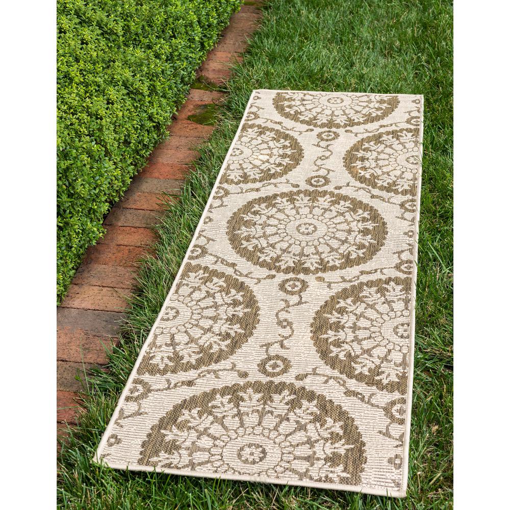 Outdoor Medallion Rug, Brown (2' 2 x 6' 0). Picture 2