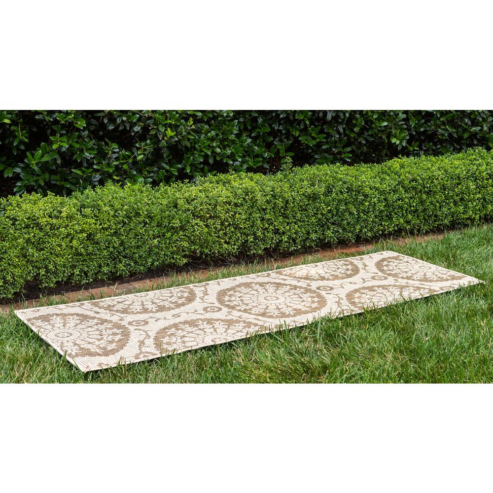 Outdoor Medallion Rug, Brown (2' 2 x 6' 0). Picture 3