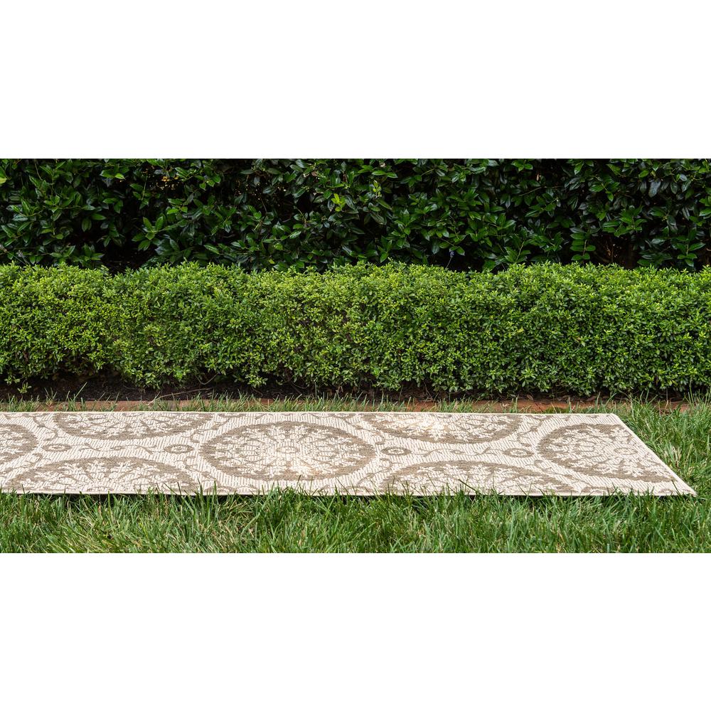 Outdoor Medallion Rug, Brown (2' 2 x 6' 0). Picture 4