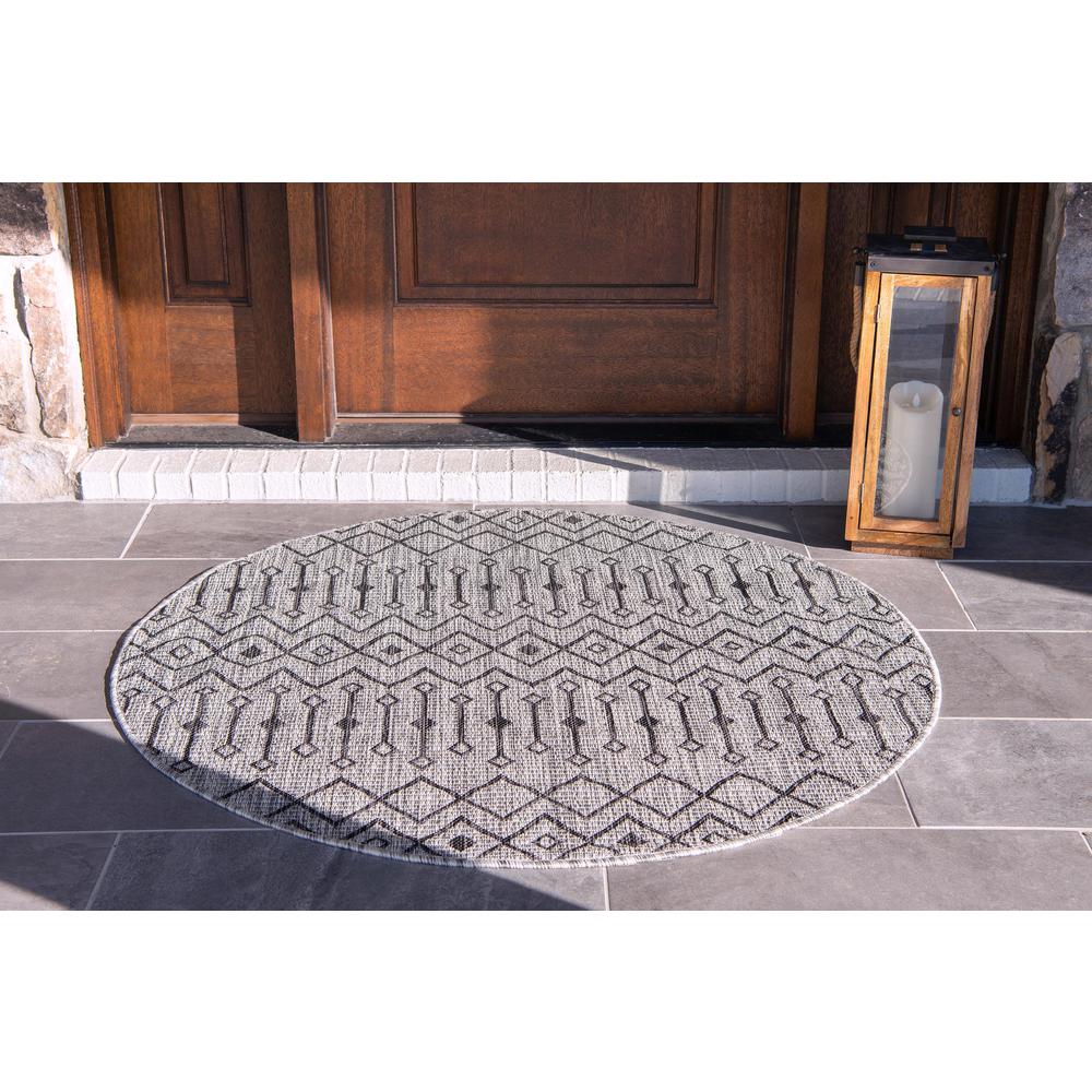 Outdoor Tribal Trellis Rug, Light Gray/Blue (4' 0 x 4' 0). Picture 3
