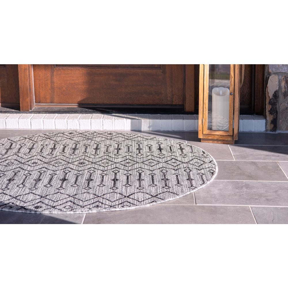 Outdoor Tribal Trellis Rug, Light Gray/Blue (4' 0 x 4' 0). Picture 4