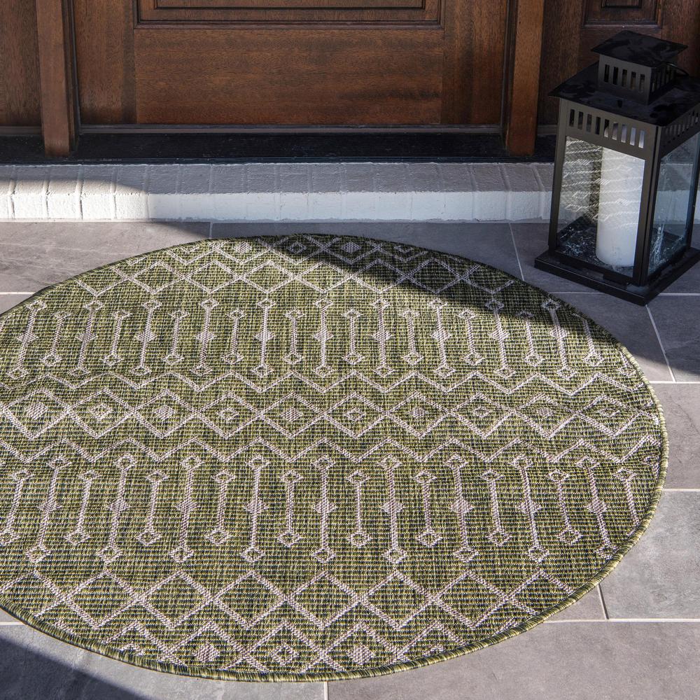 Outdoor Tribal Trellis Rug, Green/Ivory (4' 0 x 4' 0). Picture 2