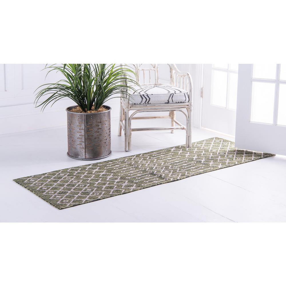 Outdoor Tribal Trellis Rug, Green/Ivory (2' 0 x 6' 0). Picture 4