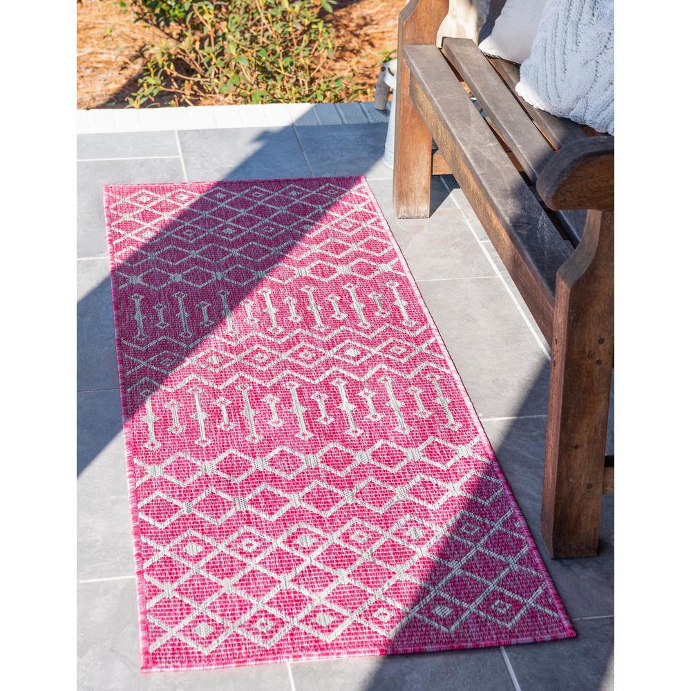 Outdoor Tribal Trellis Rug, Pink/Gray (2' 0 x 6' 0). Picture 2