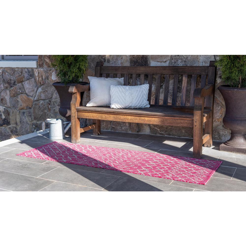 Outdoor Tribal Trellis Rug, Pink/Gray (2' 0 x 6' 0). Picture 3