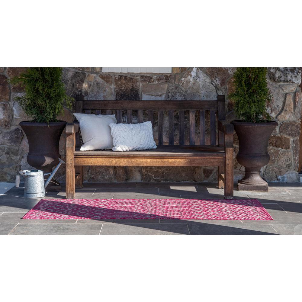 Outdoor Tribal Trellis Rug, Pink/Gray (2' 0 x 6' 0). Picture 4