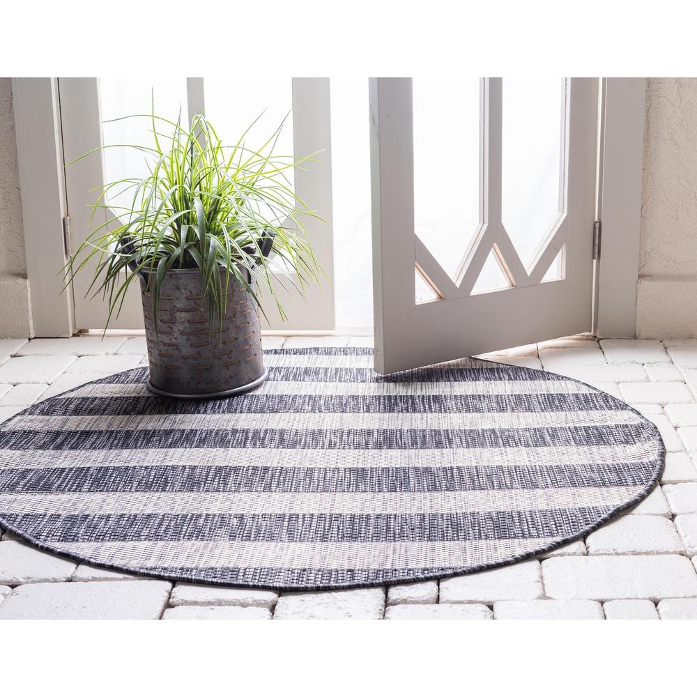Outdoor Distressed Stripe Rug, Gray (4' 0 x 4' 0). Picture 4