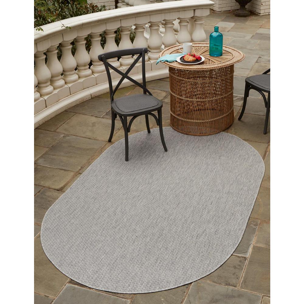 Unique Loom 5x8 Oval Rug in Light Gray (3152110). Picture 1