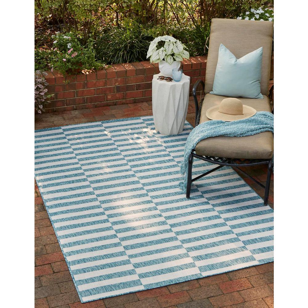 Outdoor Striped Rug, Blue/Ivory (4' 0 x 6' 0). Picture 1