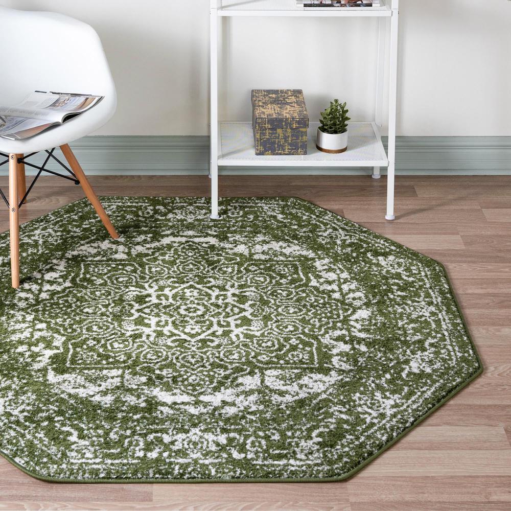 Unique Loom 5 Ft Octagon Rug in Green (3150461). Picture 2