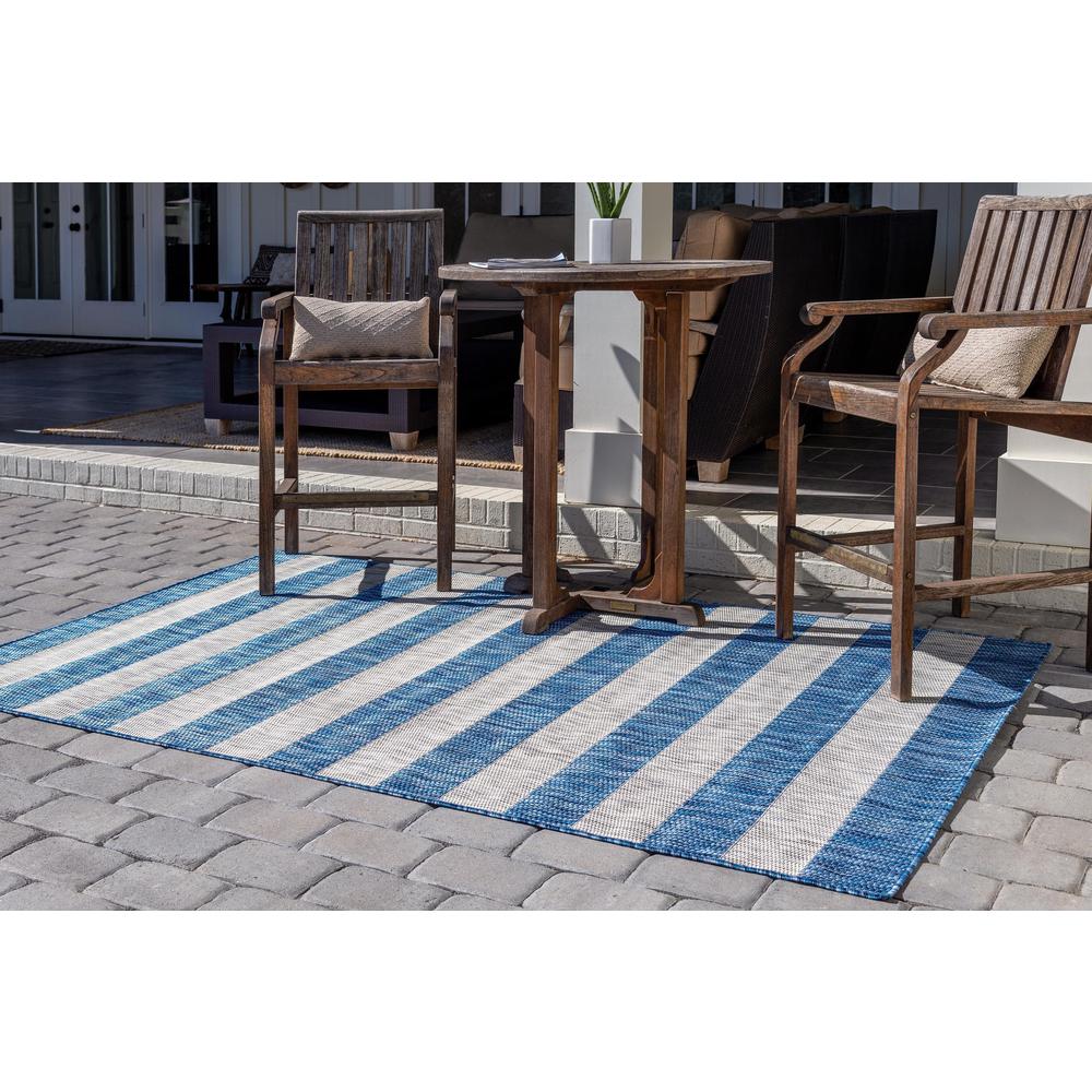 Outdoor Distressed Stripe Rug, Blue (4' 0 x 6' 0). Picture 3