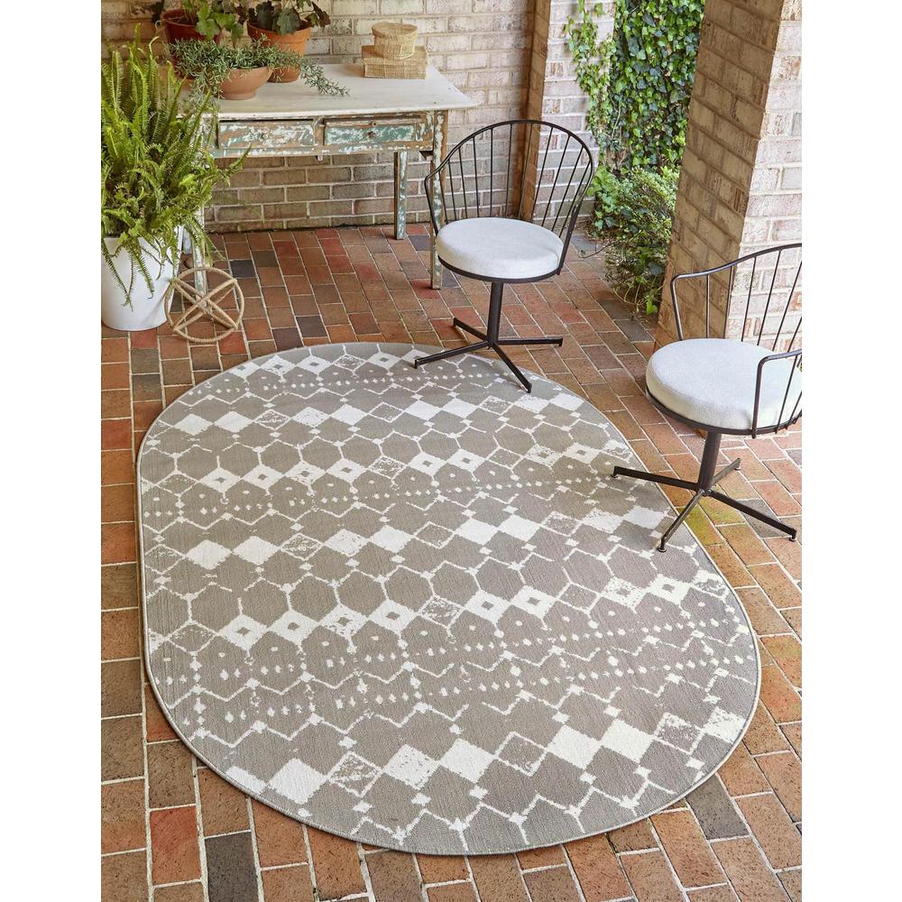 Unique Loom 5x8 Oval Rug in Gray (3158088). Picture 1