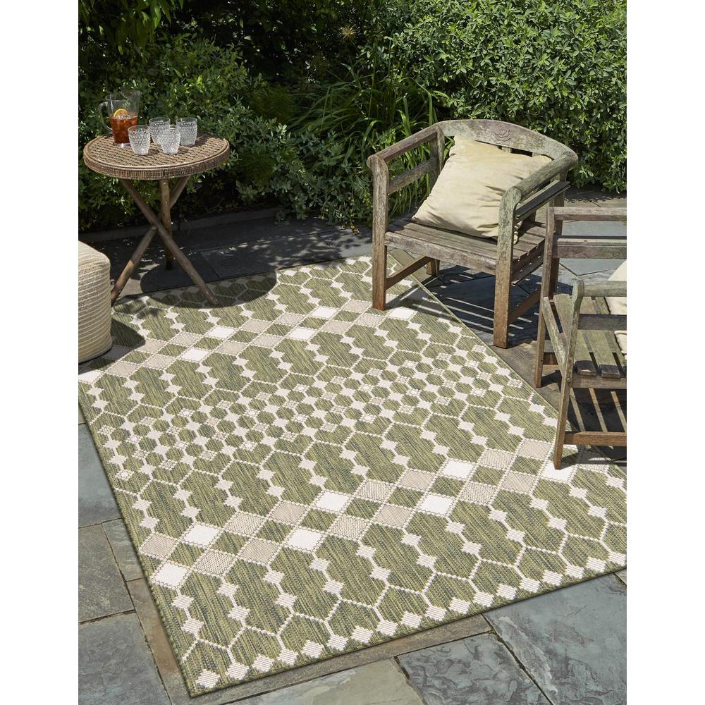 Outdoor Trellis Collection, Area Rug, Green, 5' 3" x 7' 10", Rectangular. Picture 2