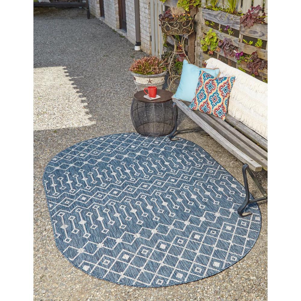 Unique Loom 5x8 Oval Rug in Blue (3158278). Picture 1