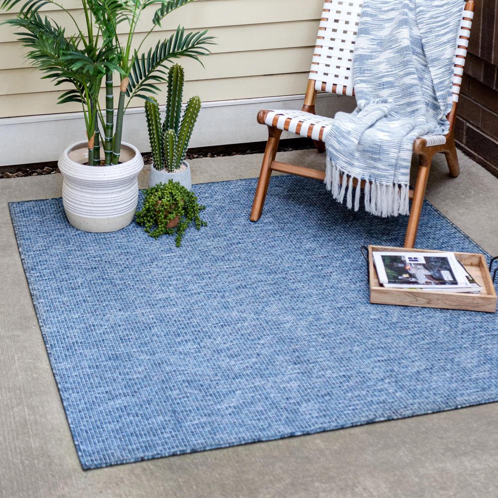 Unique Loom 5 Ft Square Rug in Navy Blue (3152125). Picture 3
