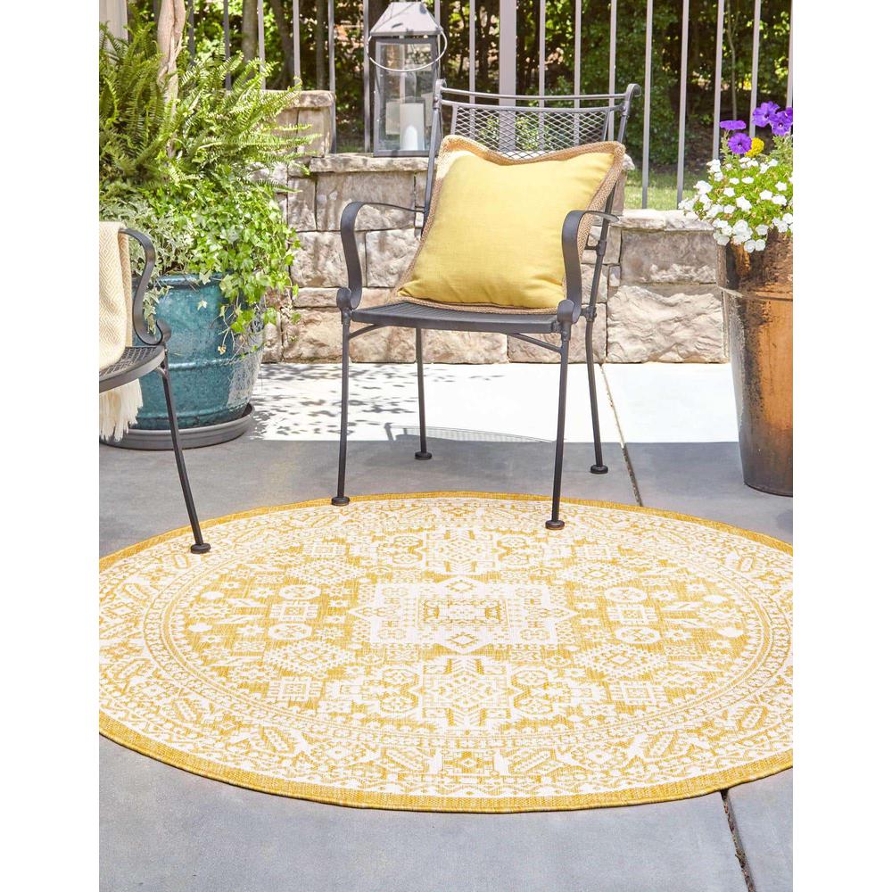 Outdoor Aztec Collection, Area Rug, Yellow, 5' 3" x 5' 3", Round. Picture 3