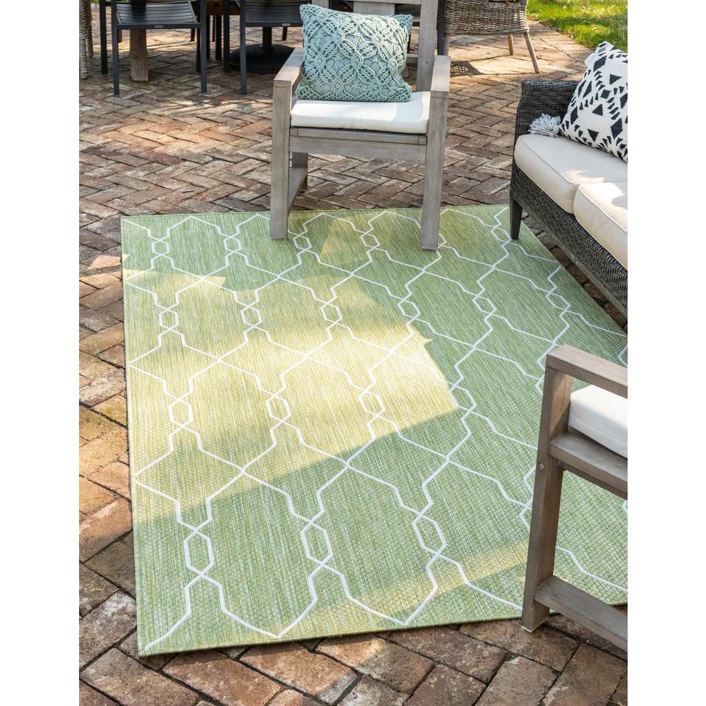 Outdoor Links Trellis Rug, Green/Ivory (5' 0 x 8' 0). Picture 1