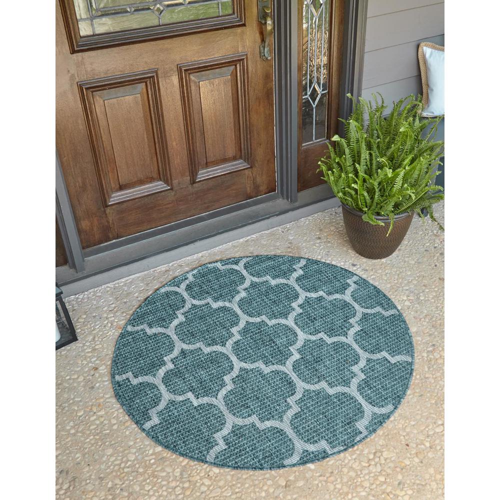Unique Loom 8 Ft Round Rug in Teal (3152086). Picture 1