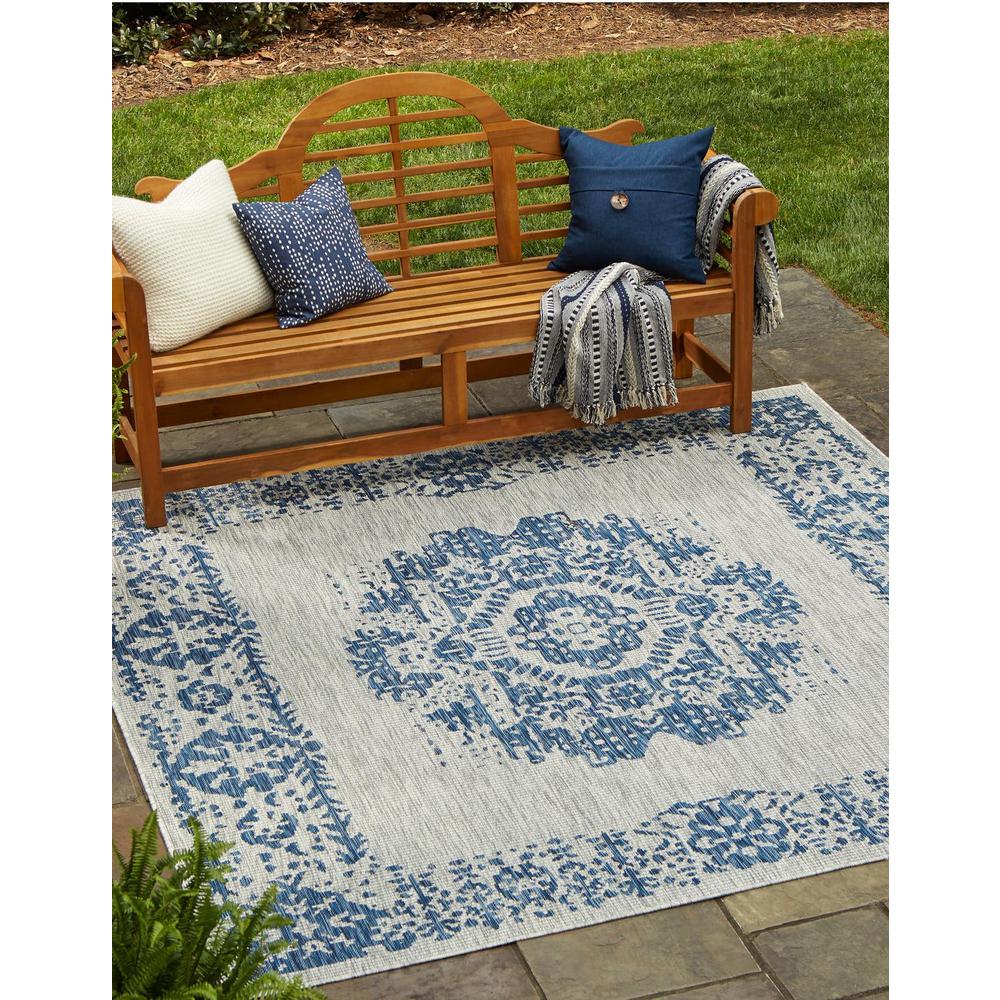 Unique Loom 5 Ft Square Rug in Blue (3159592). Picture 1
