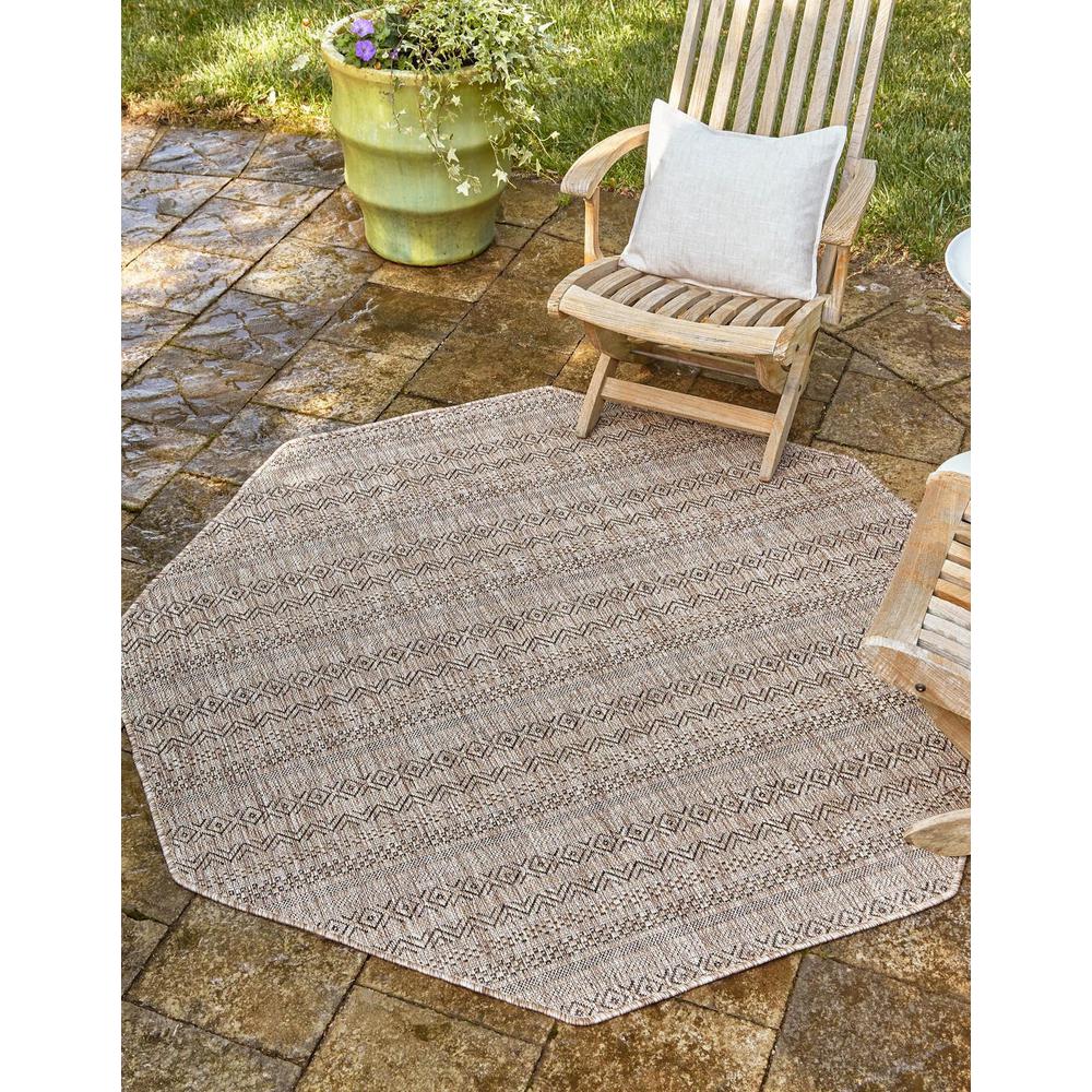 Unique Loom 5 Ft Octagon Rug in Brown (3162956). Picture 1