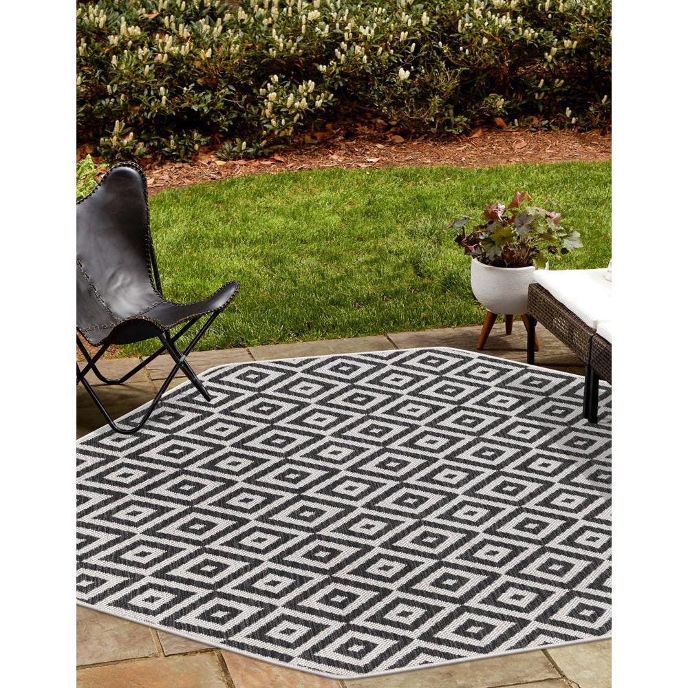 Jill Zarin Outdoor Costa Rica Area Rug 4' 1" x 4' 1", Octagon Charcoal Gray. Picture 2