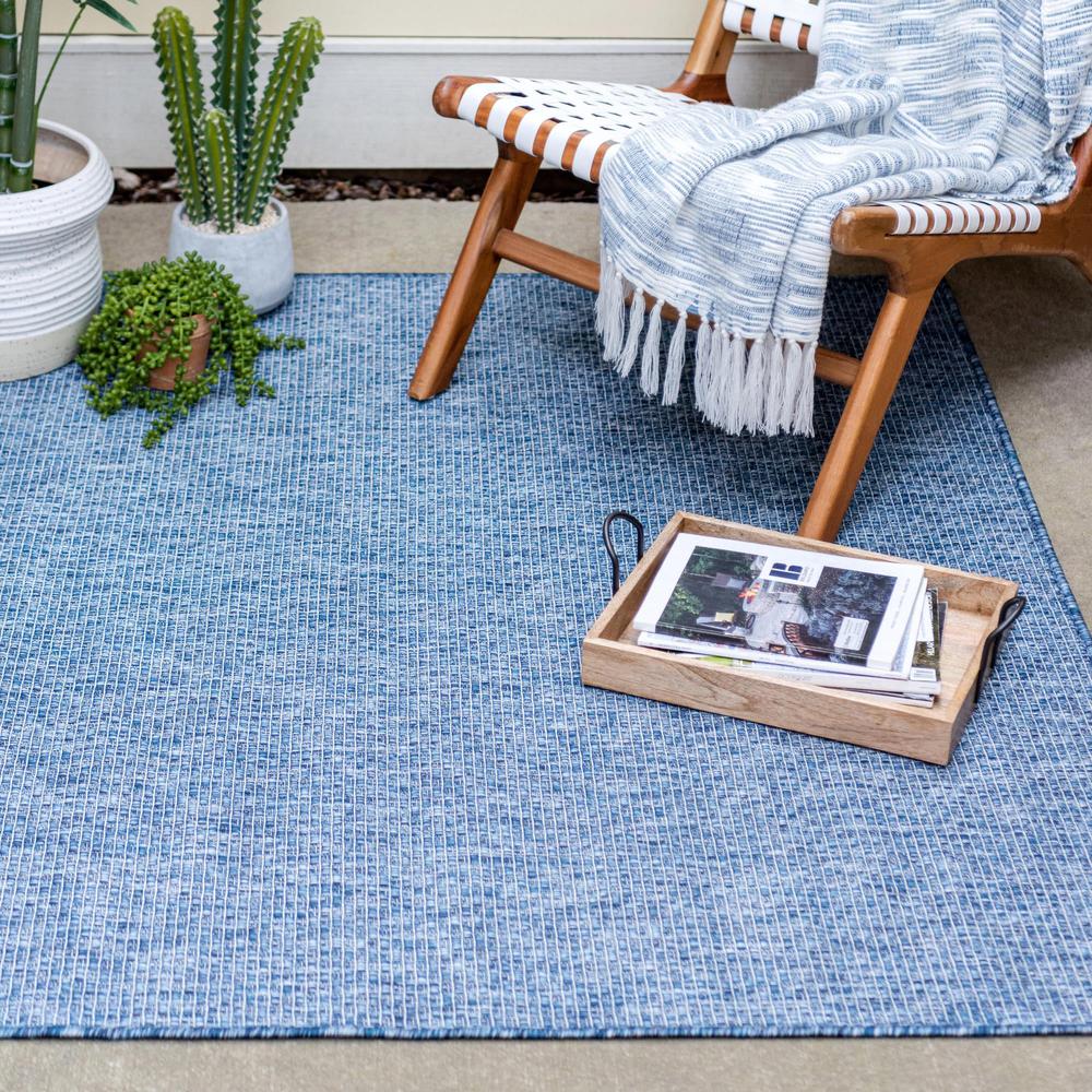 Unique Loom 5 Ft Square Rug in Navy Blue (3152125). Picture 2