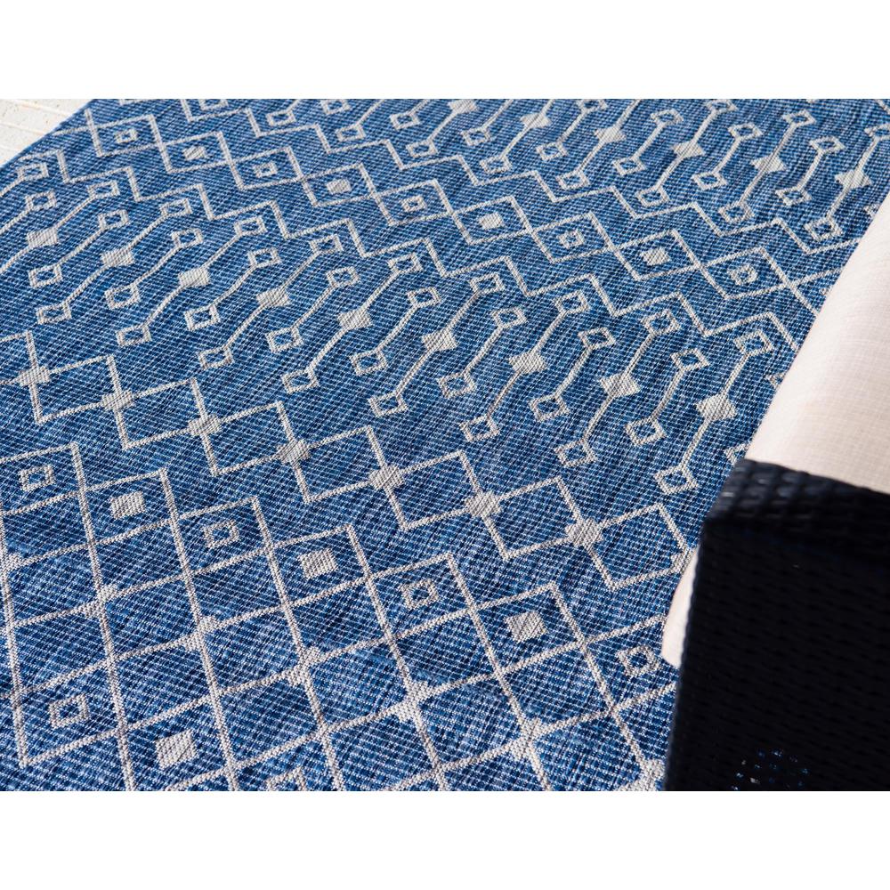 Unique Loom 5 Ft Square Rug in Blue (3158276). Picture 4