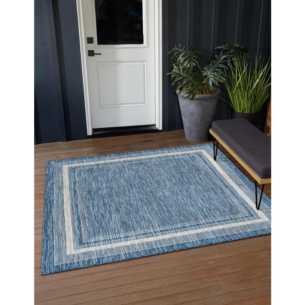 Unique Loom 5 Ft Square Rug in Blue (3158197). Picture 1