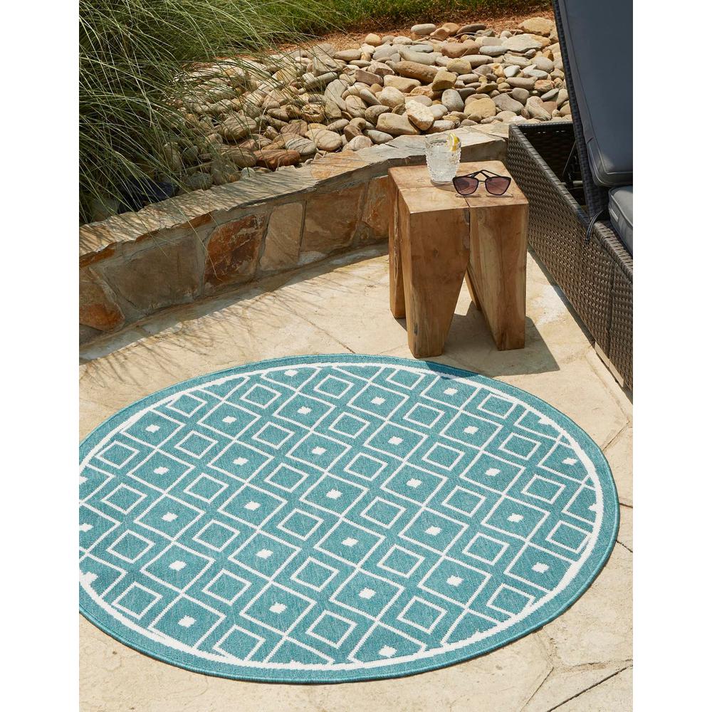 Unique Loom 4 Ft Round Rug in Teal (3157941). Picture 1