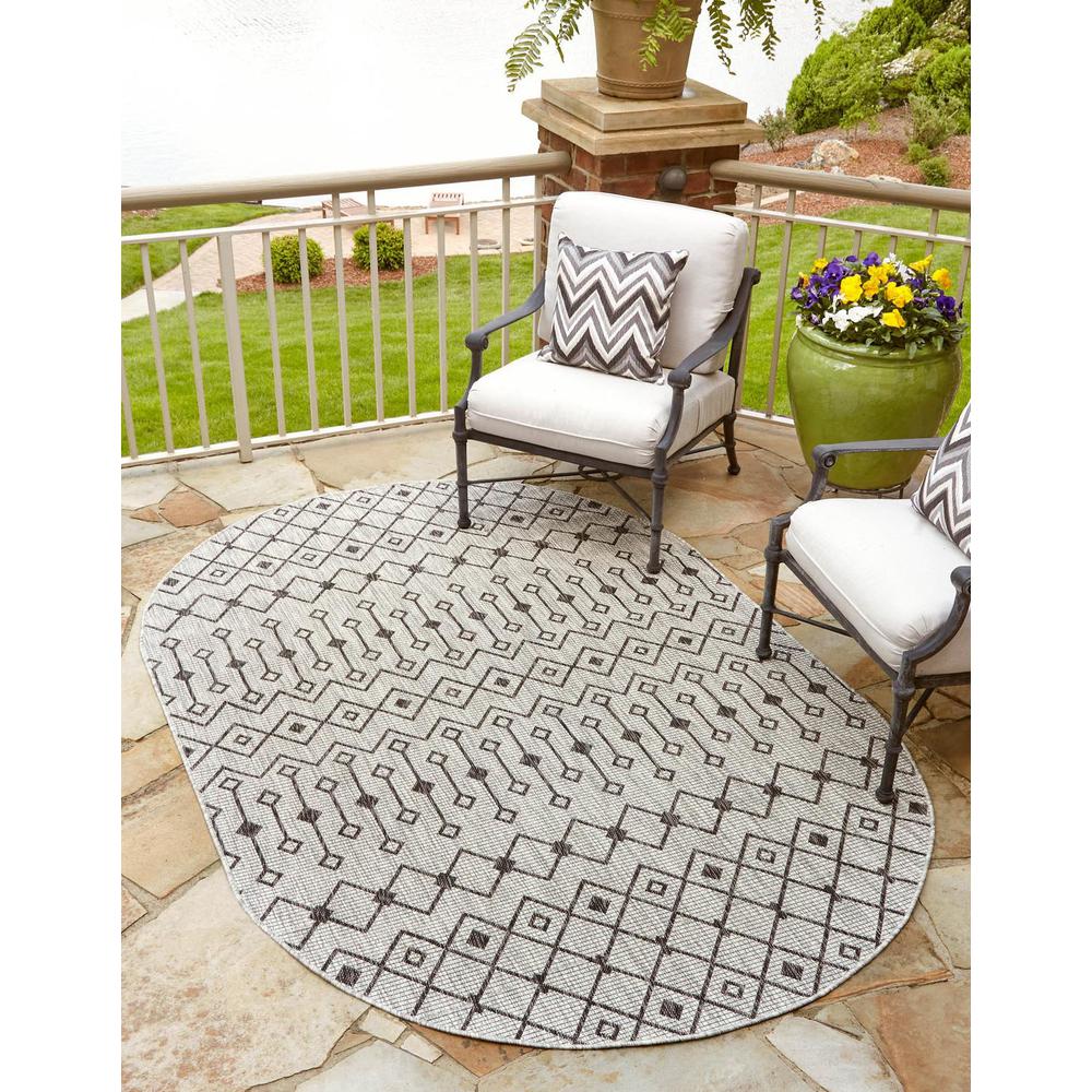 Unique Loom 5x8 Oval Rug in Light Gray (3159524). Picture 1