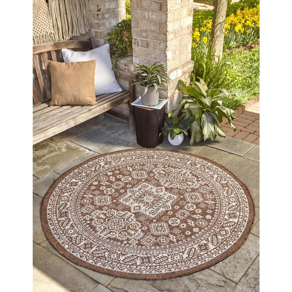 Unique Loom 3 Ft Round Rug in Brown (3162489). Picture 1
