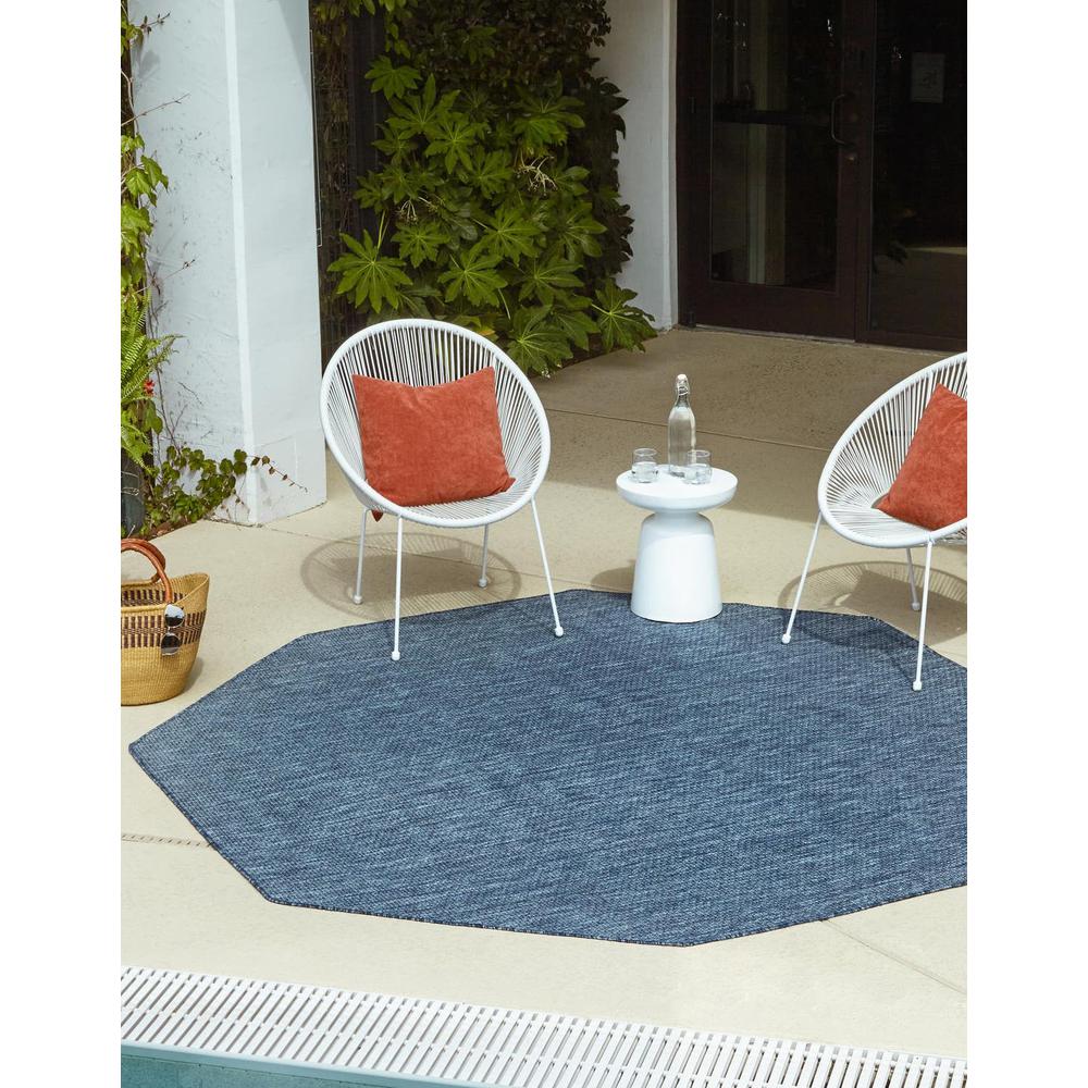 Unique Loom 5 Ft Octagon Rug in Navy Blue (3152130). Picture 1