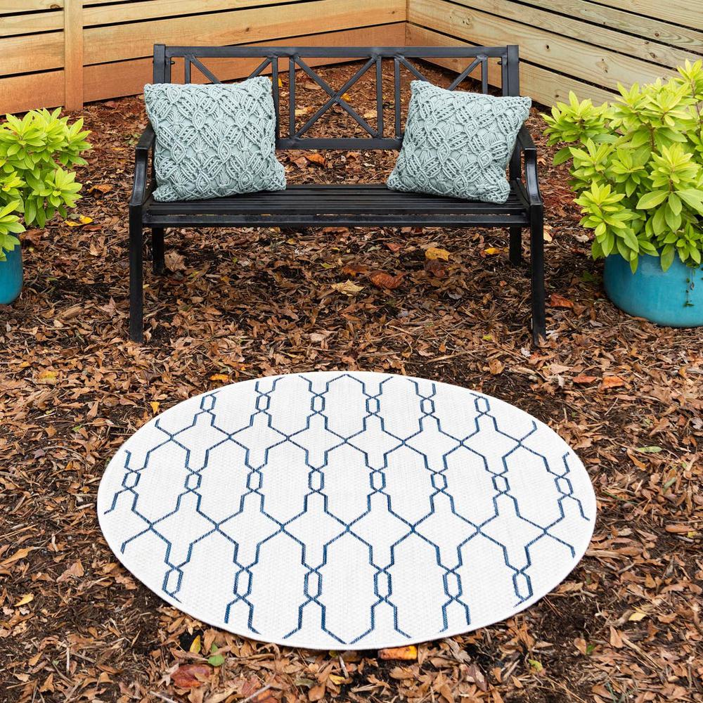 Outdoor Links Trellis Rug, Ivory/Navy Blue (4' 0 x 4' 0). Picture 1