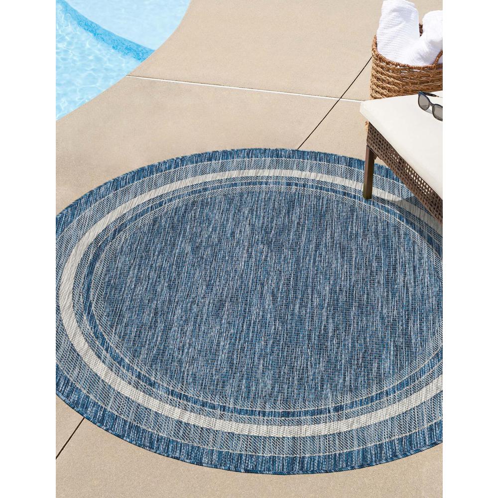 Unique Loom 5 Ft Round Rug in Blue (3158193). Picture 1