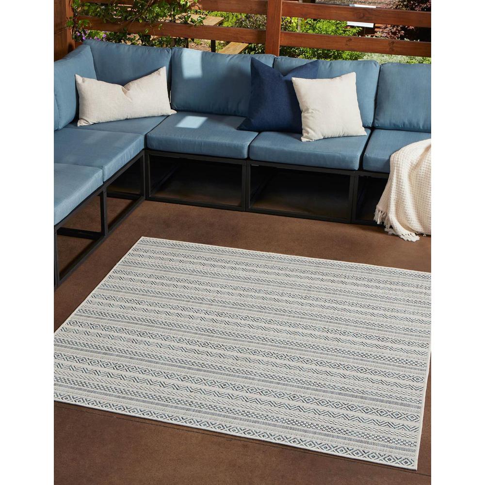 Unique Loom 8 Ft Square Rug in Teal (3163004). Picture 1