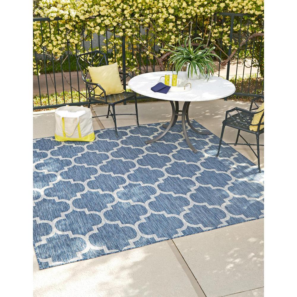 Unique Loom 5 Ft Square Rug in Navy Blue (3158261). Picture 1