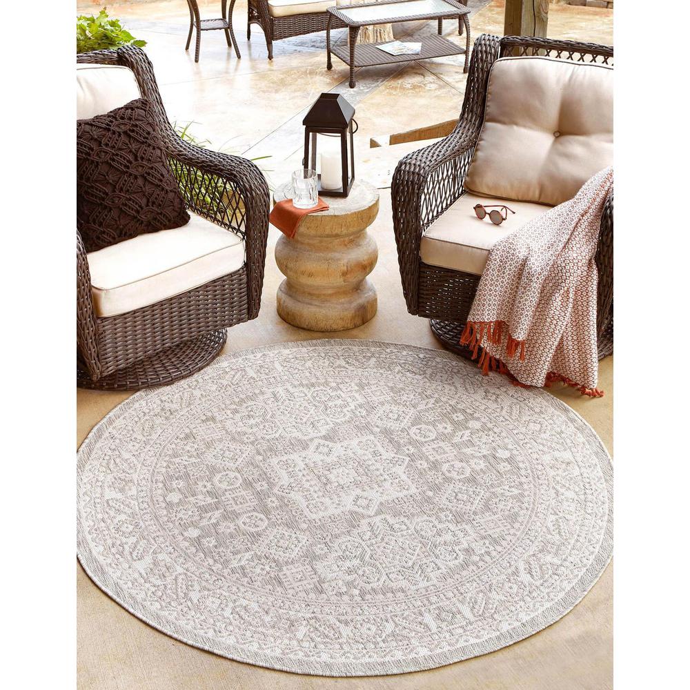 Unique Loom 5 Ft Round Rug in Light Brown (3162595). Picture 1