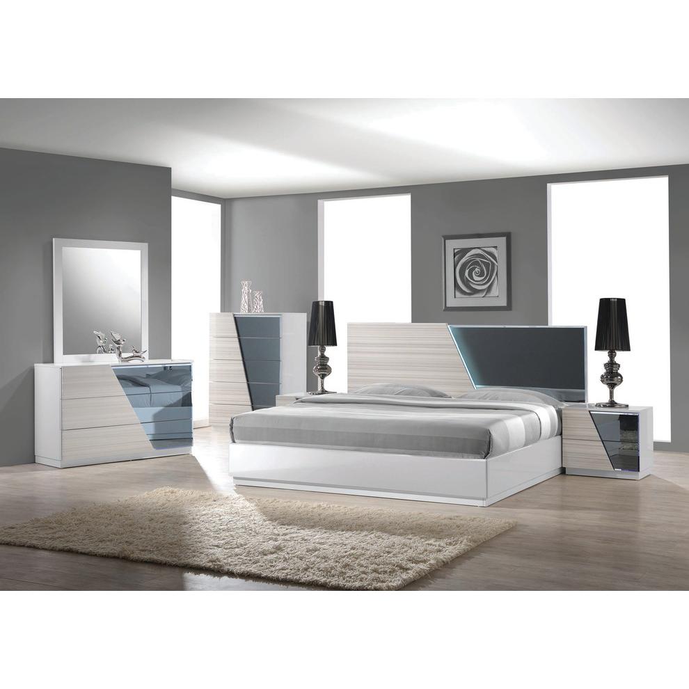 Best Master Manchester 5-Piece Wood East King Bedroom Set in Zebra/White. Picture 2