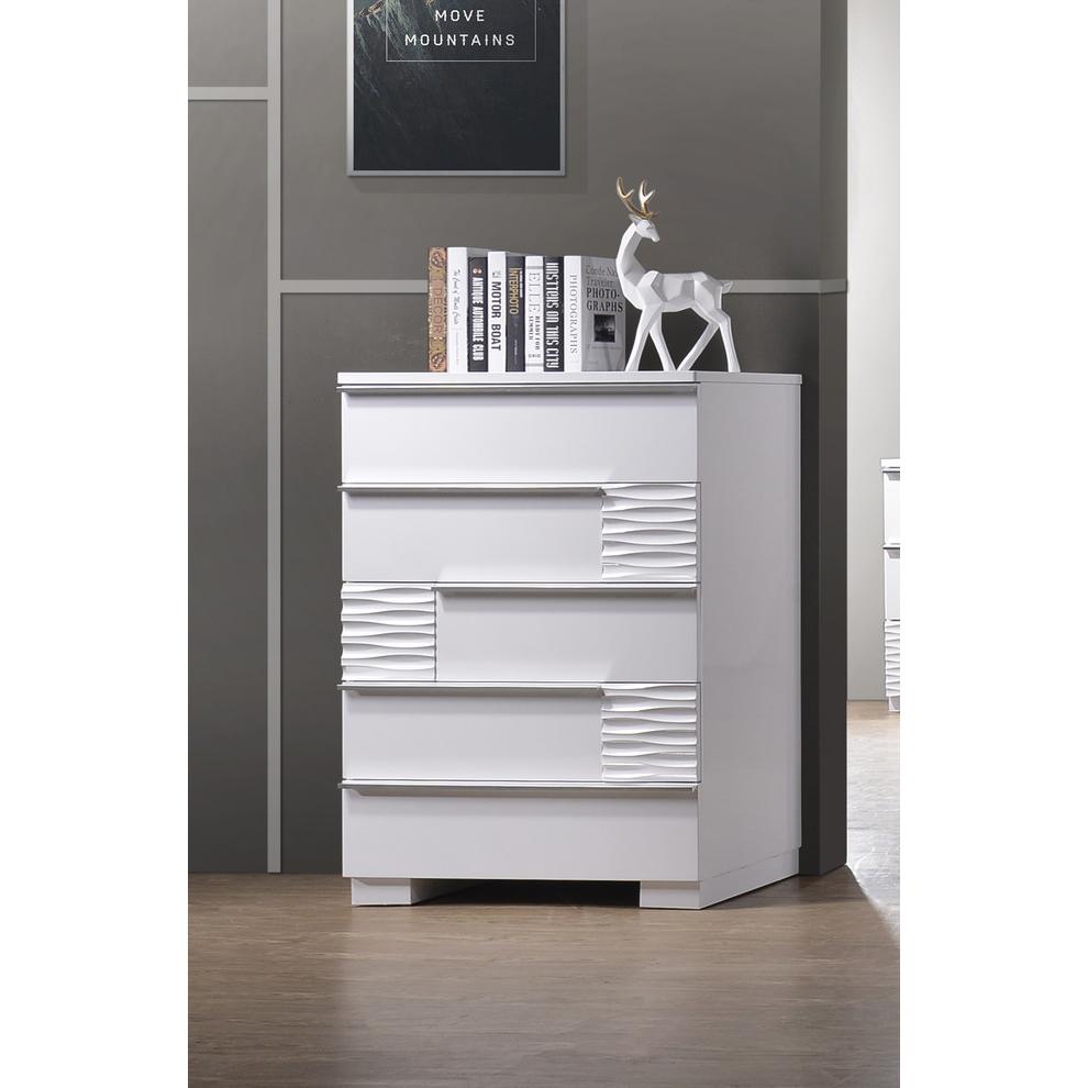Best Master Athens 5-Drawer Poplar Wood Bedroom Chest in White Lacquer. Picture 4