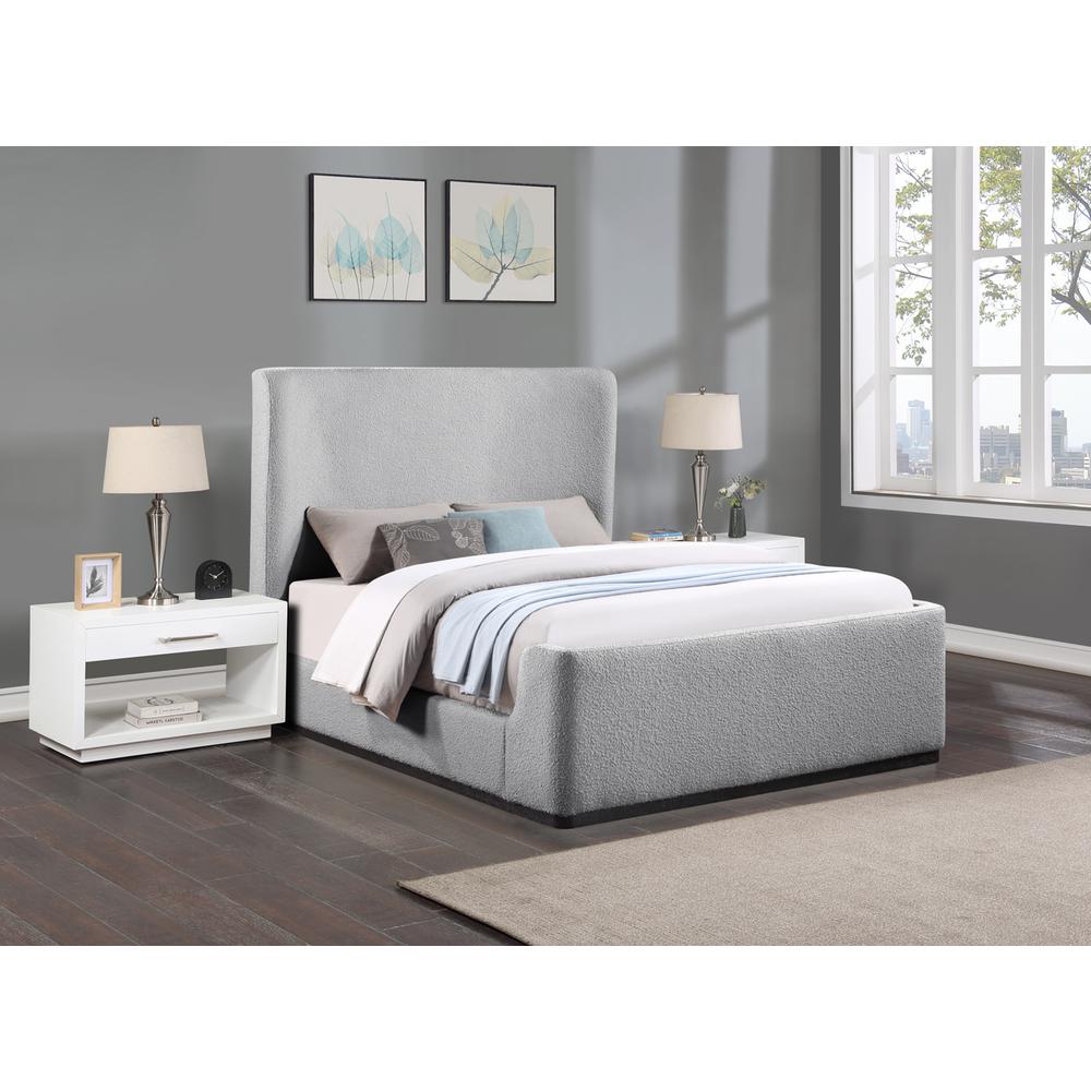 Bradbury Gray Wood Frame Queen Platform Bed with Boucle Cloud Fabric. Picture 4
