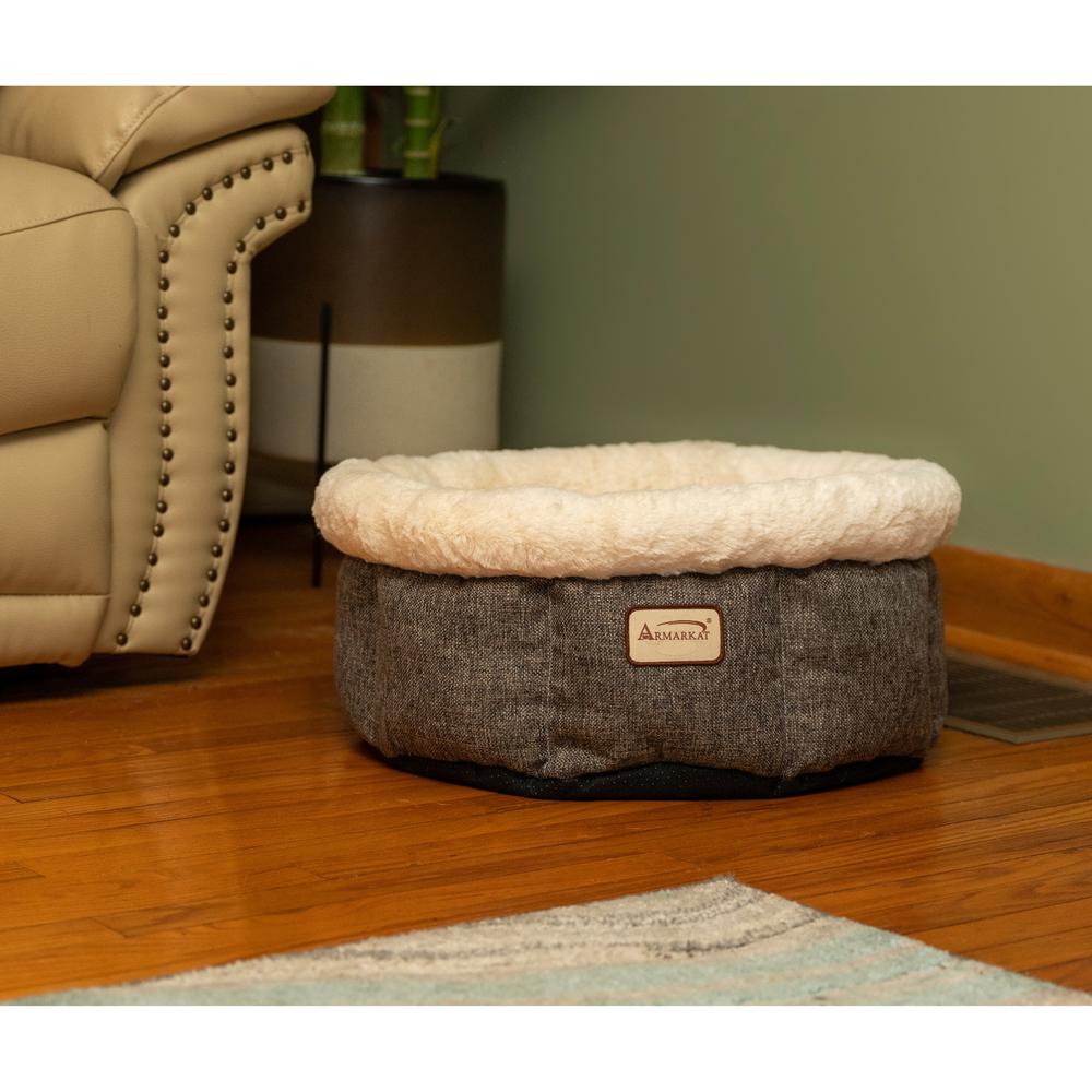 Armarkat Cozy Cat Bed in Beige and Gray C105HHS/MB. Picture 2