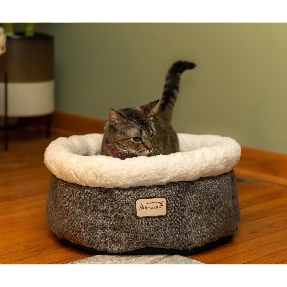 Armarkat Cozy Cat Bed in Beige and Gray C105HHS/MB. Picture 5